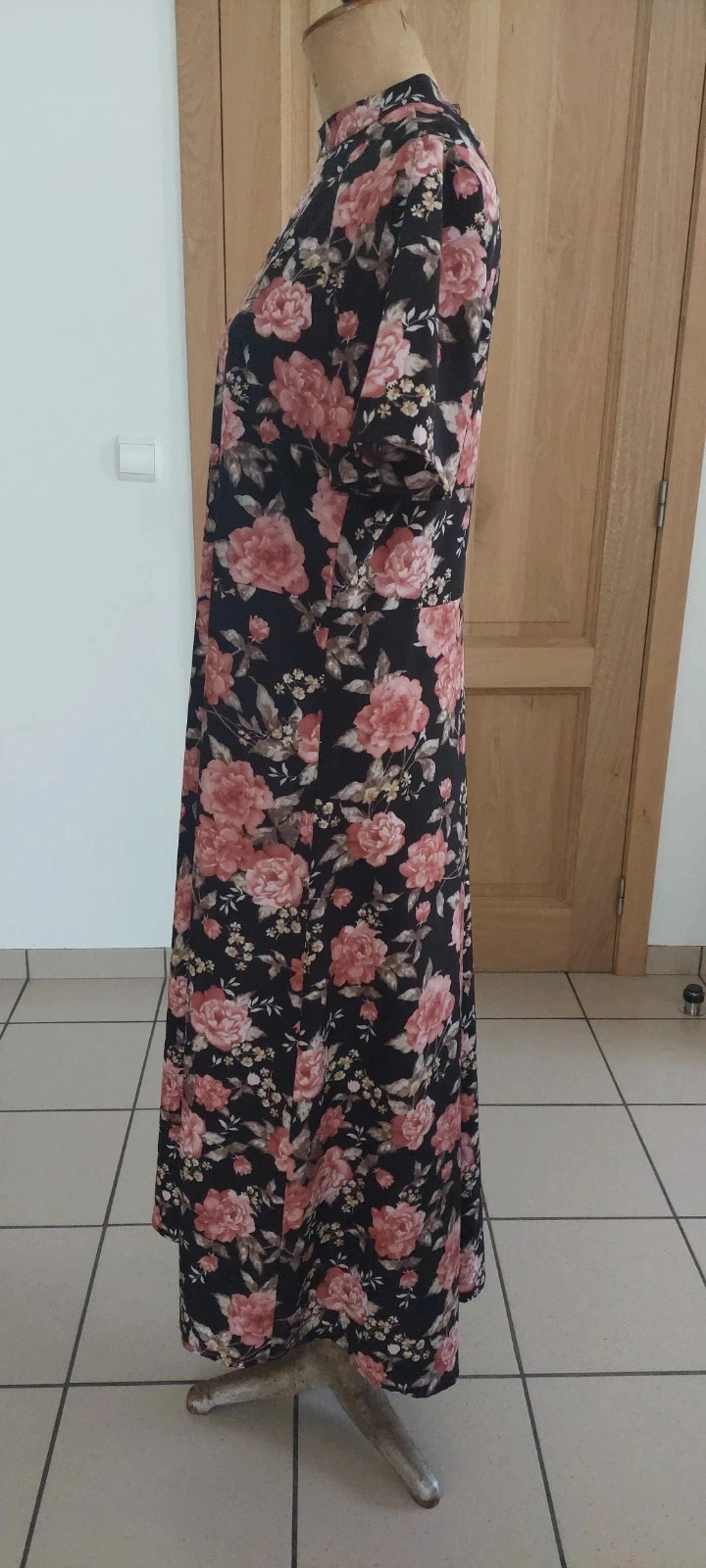 Robe longue fluide à fleurs VILA - Taille 40 (L) - Imprimé floral noir et rose – photo 5